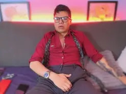 Amateur Live Sex Cam of AquilesTaylor