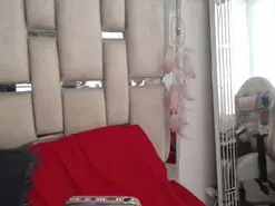 Amateur Free Porn Cam of chelaqueen_