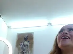 Amateur Free Porn Cam of mature_magenta