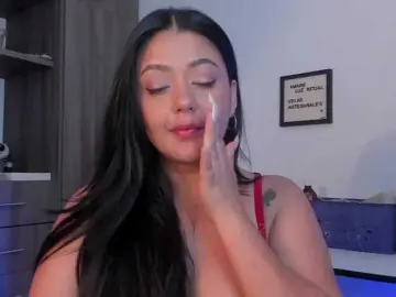 Bongacams Free Porn Cam of Lauratoro