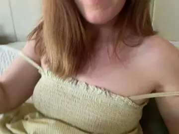 Bongacams Watch Live Sex Cams of REDHEADROSIE