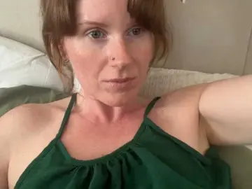 Bongacams Watch Live Sex Cams of REDHEADROSIE