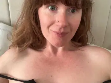 Bongacams Sex Cam of REDHEADROSIE