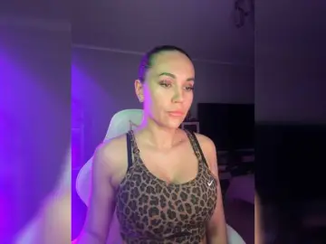 Bongacams Nude Webcam of QWEENII