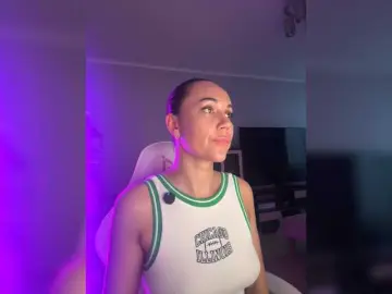 Bongacams Free Porn Cam of QWEENII