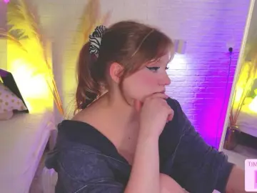 Bongacams Watch Live Sex Cams of CrazyWine