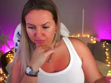 Bongacams Free Live Porn of KiraCandyS