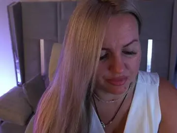 Bongacams Live Sex of KiraCandyS