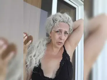 Bongacams Private Sex Chat of mery8poppins