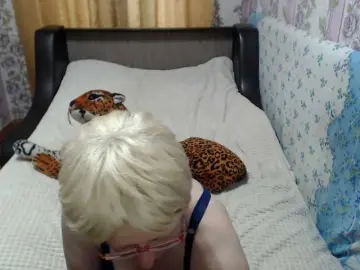 Bongacams Nude Webcam of CrazzyBitch