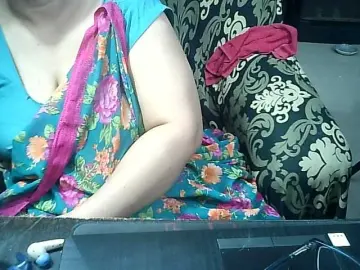 Bongacams Sex Cam of Indianbhabhimilf40