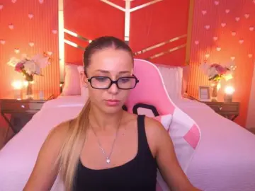Bongacams Nude Webcam of LoveeDove