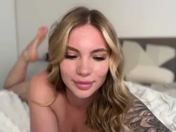 Bongacams Free Live Porn of SquirtalPussy