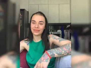 Bongacams Nude Webcam of MaidenCrystal