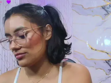 Bongacams Watch Live Sex Cams of PEACHY-TAY