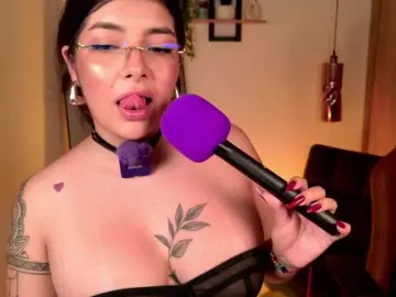 Bongacams Free Porn Cam of LisaMonroe