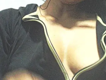 Bongacams Adult Webcam of HOTTTSKIN