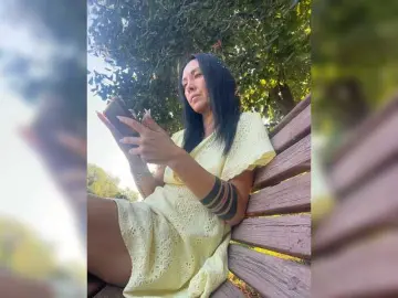 Bongacams Sex Cam of KarolinaMilf