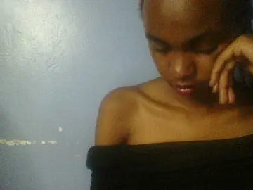 Bongacams Nude Webcam of Curvypetite