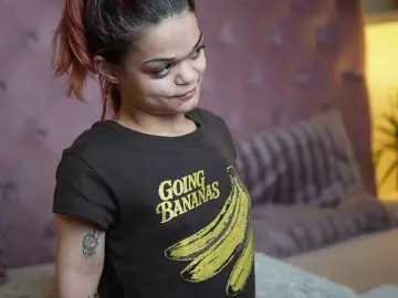 Bongacams Private Sex Chat of MaiaMini