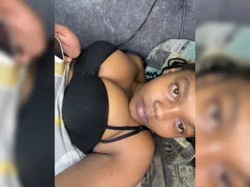 Bongacams Sex Cam of Curvy-maxy9