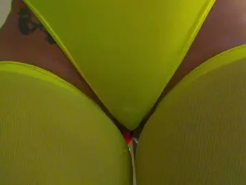 Bongacams Sex Cam of Foxxxy-MILF