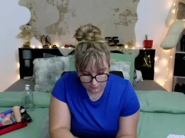 Bongacams Adult Webcam of ElvinnaLaFrancaise
