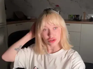 Bongacams Free Porn Cam of goldenalinee