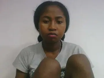 Bongacams Watch Live Sex Cams of Marinah1a