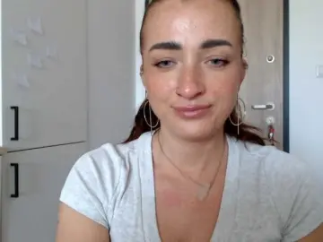 Bongacams Watch Live Sex Cams of LorennePlay