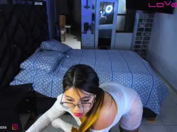 Bongacams Free Porn Cam of AndrewHarriss