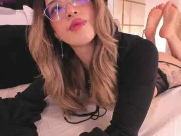 Bongacams Watch Live Sex Cams of CrystalRose1