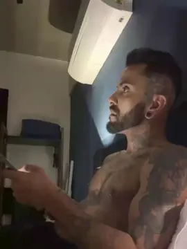 Cam4 Live Porn of Apoloolivier