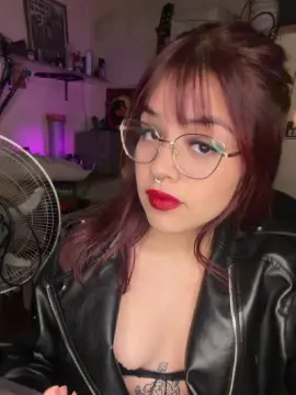 Cam4 Watch Live Sex Cams of Lucilleee69