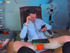 Cam4 Live Porn of HenryGarret