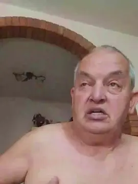 Cam4 Sex Cam of giovanniAP