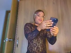 Cam4 Live Sex of SARA_FOX_TS