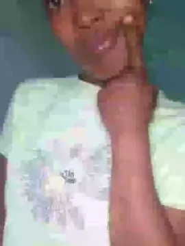 Cam4 Free Live Porn of tinah23