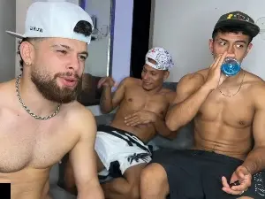 Cam4 Live Sex of zoneboys_