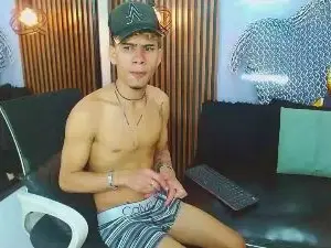 Cam4 Free Live Porn of SkinnycuteAlyer
