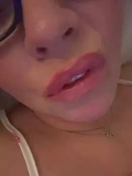 Cam4 Free Live Porn of Lucy_Louxx