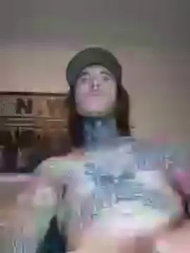 Cam4 Live Porn of tayboy91