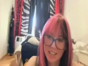 Cam4 Watch Live Sex Cams of PollyGlomb