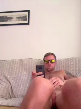 Cam4 Sex Cam of emanuilxxx2