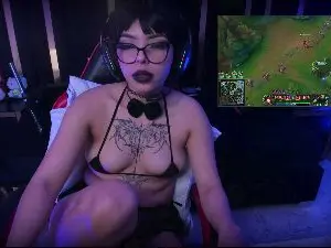 Cam4 Live Porn of Nyveth