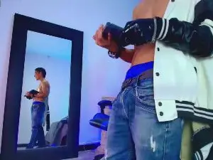 Cam4 Live Sex of Tommy_West_