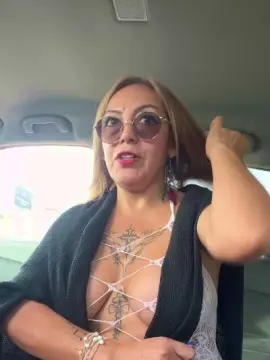 Cam4 Free Live Porn of charlotte_milf3