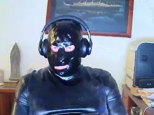 Cam4 Live Sex of RubberGimpDrone