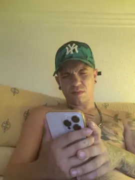 Cam4 Free Live Porn of Big20cmfelipe