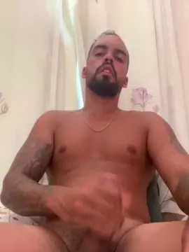 Cam4 Live Porn of lucasdotadorj23